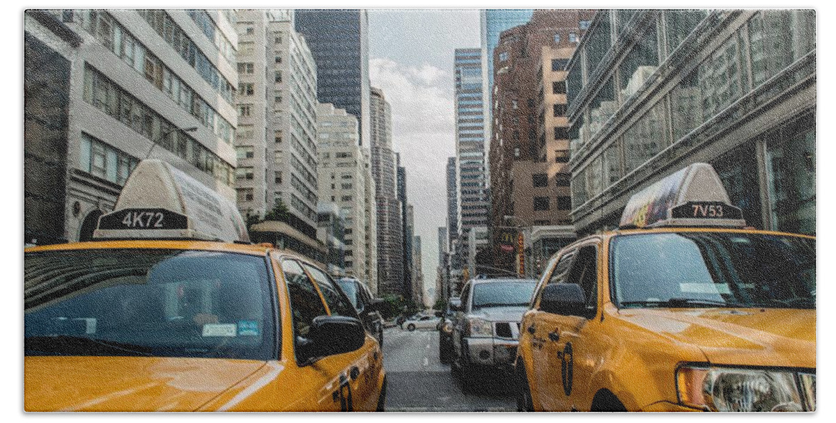 Photo Bath Towel featuring the photograph NY taxis by Top Wallpapers