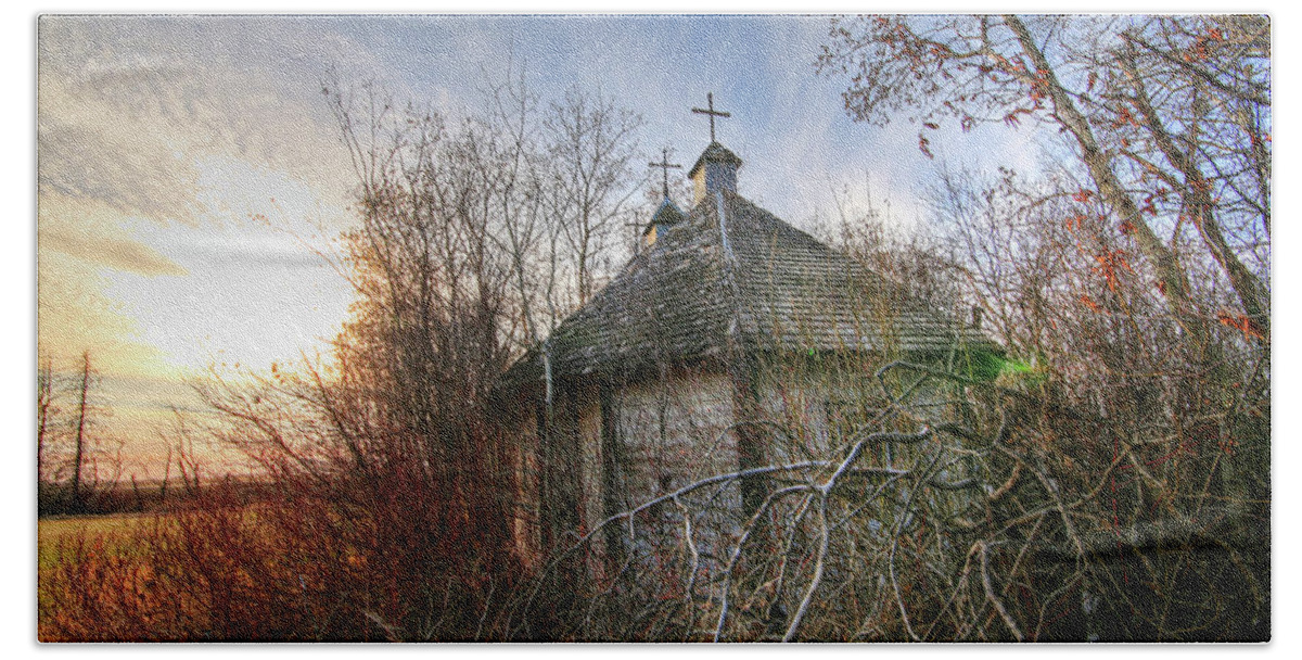 Hdr Hand Towel featuring the photograph Old Calder Church by Ryan Crouse