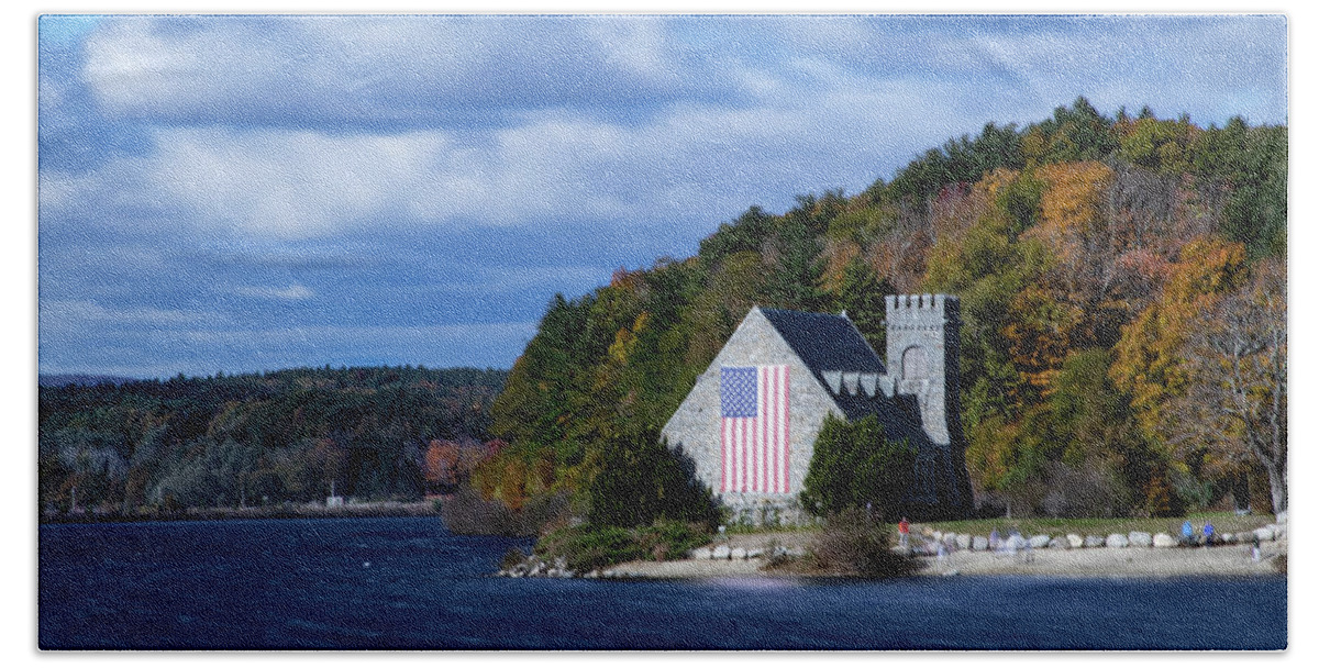 Old Stone Church Bath Towel featuring the photograph Old Stone Church in West Boylston by Jeff Folger