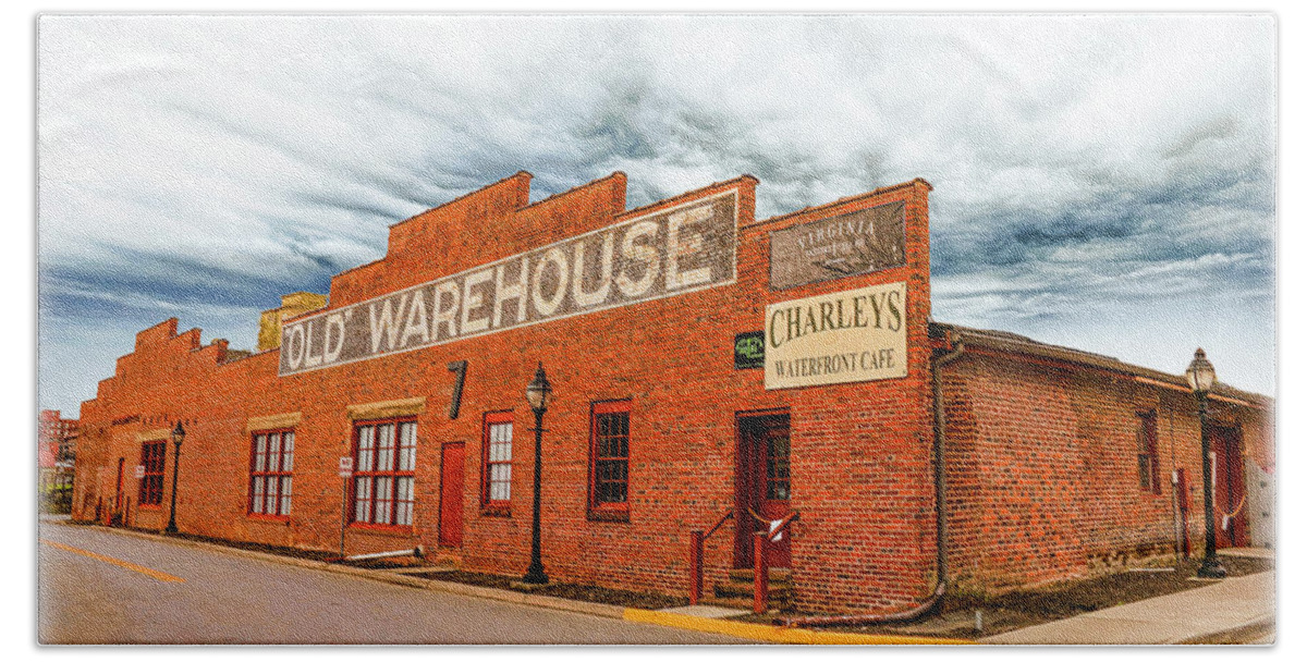 Old Warehouse Bath Towel featuring the photograph Old Warehouse In Farmville Virginia by Ola Allen