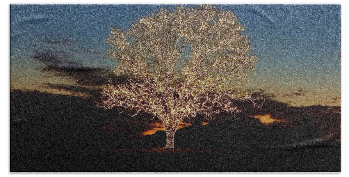 Lone Tree Bath Towel featuring the photograph OMG Tree by Doris Aguirre