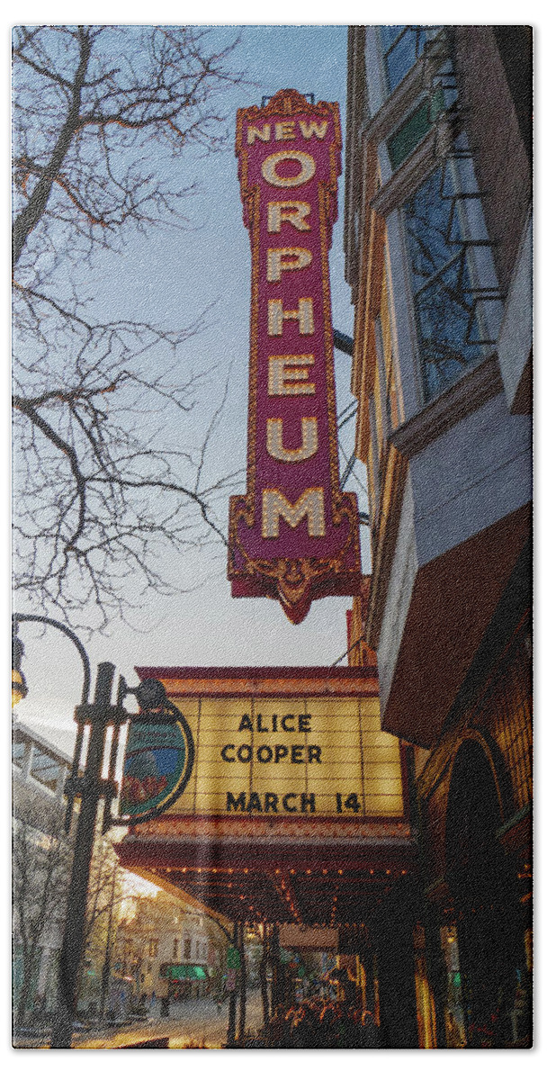 Alice Cooper Bath Towel featuring the photograph Orpheum Theater Madison, Alice Cooper Headlining by Todd Bannor