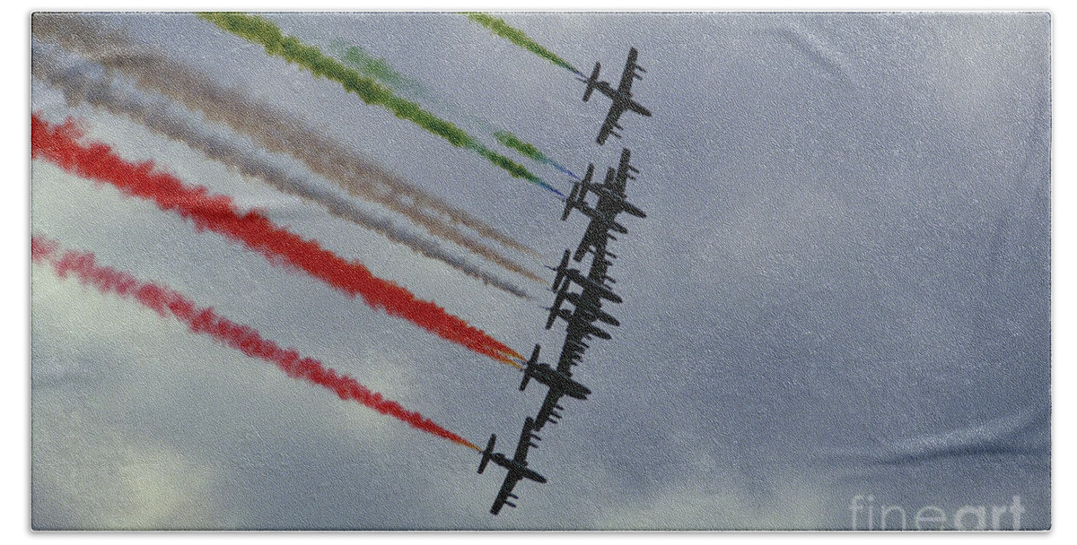 Frecce Tricolori Bath Towel featuring the photograph Pattuglia Acrobatica Nazionale by Riccardo Mottola