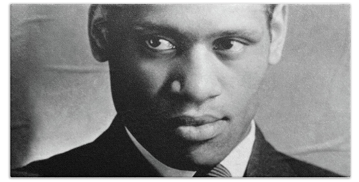 20th Century Bath Towel featuring the photograph Paul Robeson, American Singer And Actor by Science Source