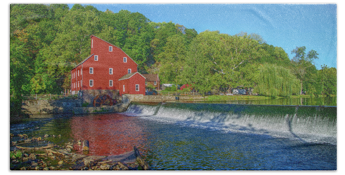 Raritan Bath Towel featuring the photograph Raritan River - Clinton New Jersey - Red Mill by Bill Cannon