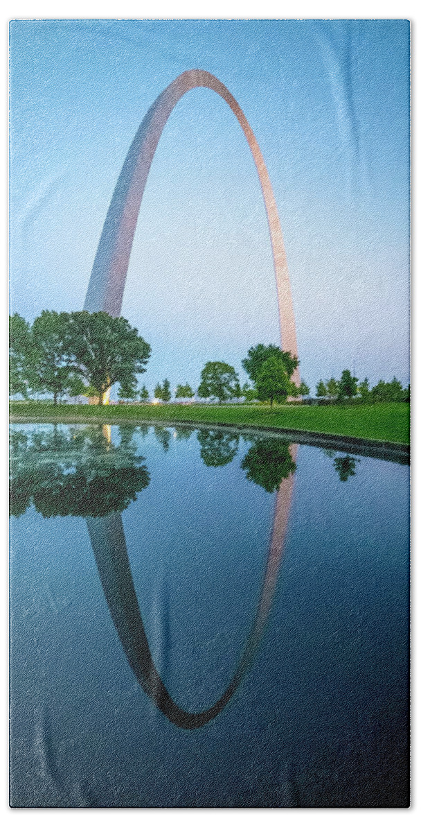 Gateway Arch National Park Bath Towel featuring the photograph Reflection of the Arch by Joe Kopp