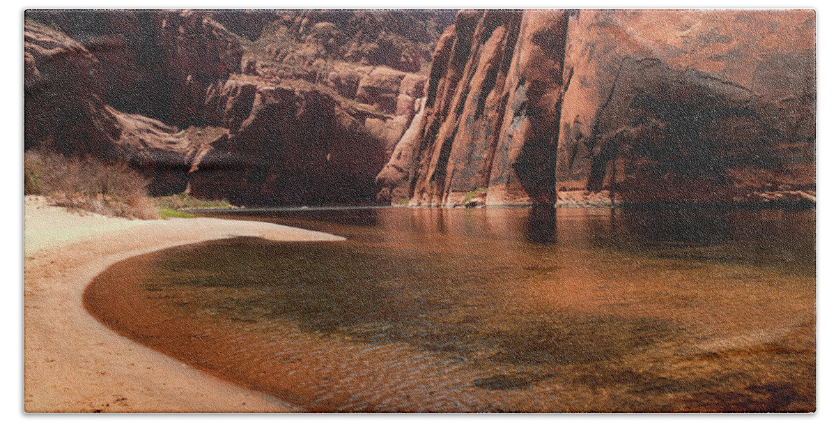 Grand Canyon Bath Towel featuring the photograph River bend by Angelito De Jesus