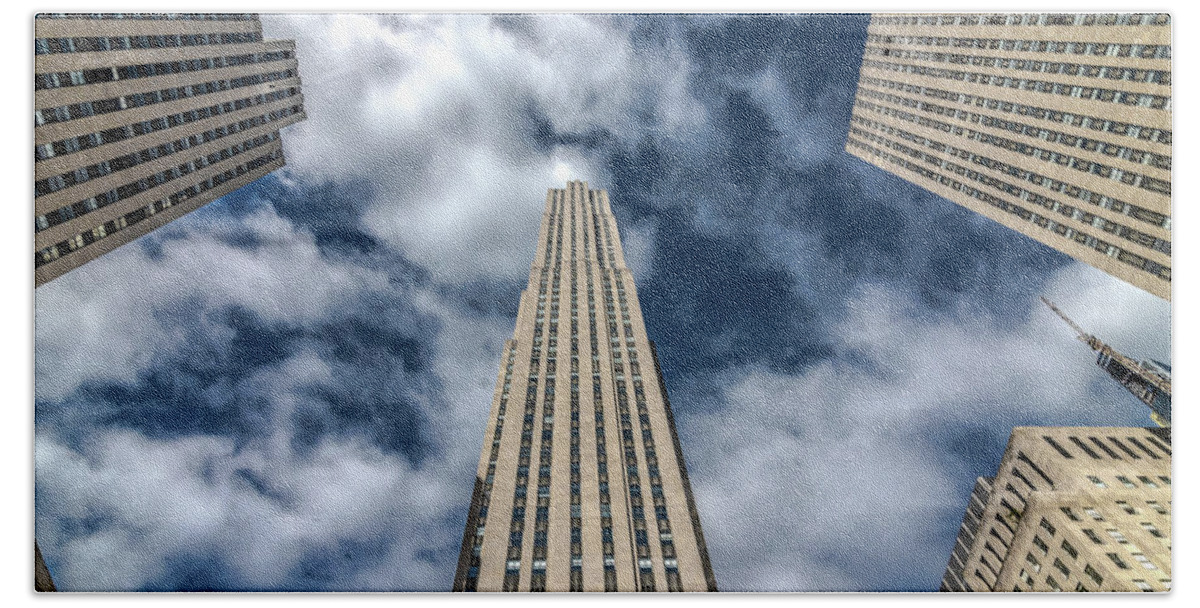  Bath Towel featuring the photograph Rockefeller Center by Patrick Boening