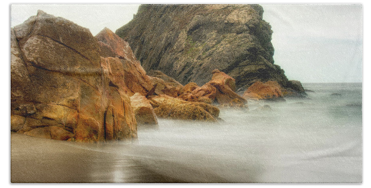 Harris Beach Bath Towel featuring the photograph Rocks and water by Izet Kapetanovic