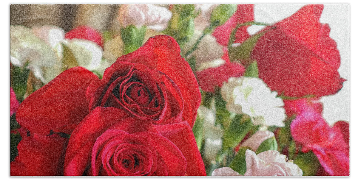 Roses Bath Towel featuring the photograph Roses 11 by C Winslow Shafer