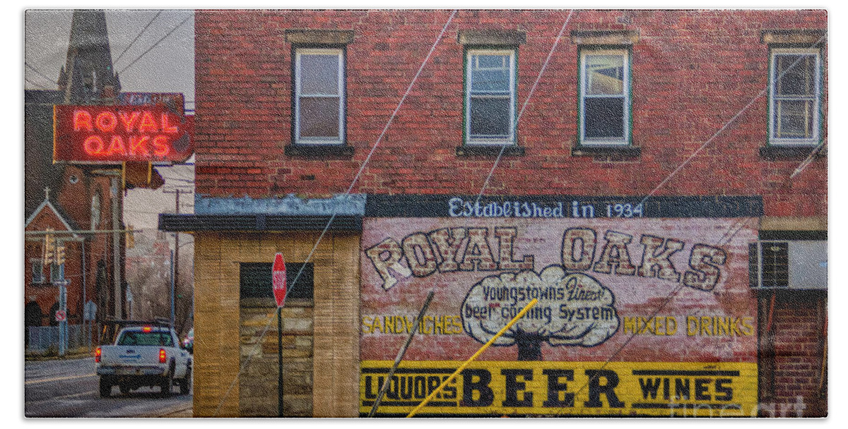 Old Bath Towel featuring the photograph Royal Oaks Youngstown Ohio by Janice Pariza