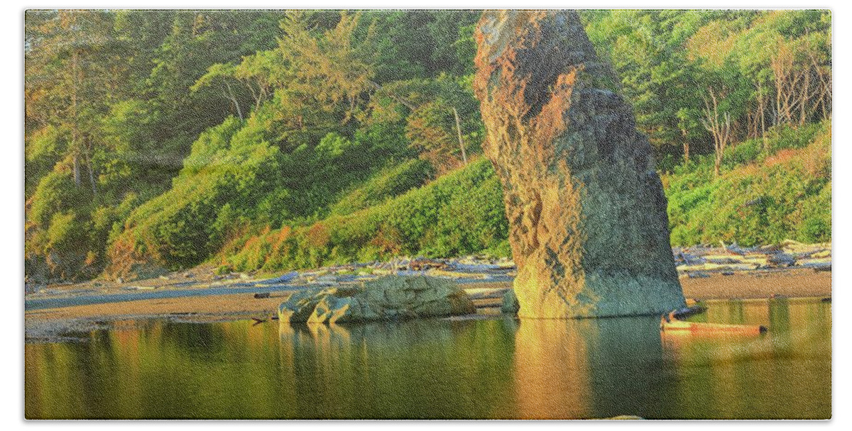 Water Bath Towel featuring the photograph Ruby Beach at sunset golden hour by Kyle Lee
