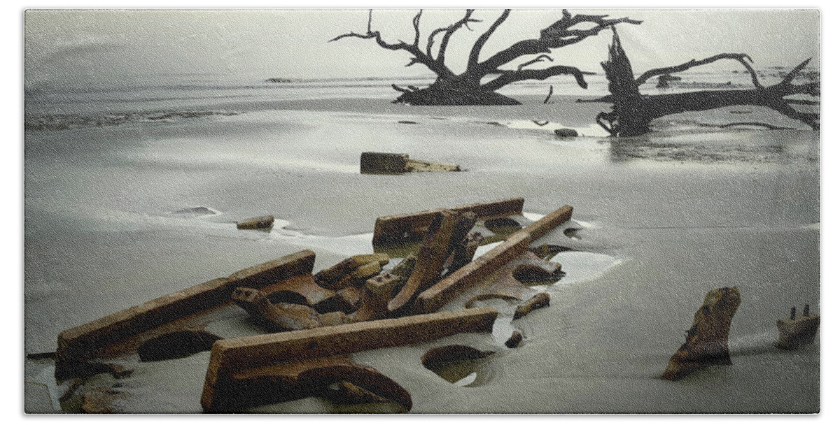 Driftwood Beach Bath Towel featuring the photograph Ruins on Driftwood Beach by James Covello