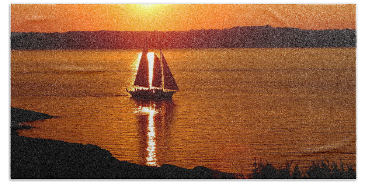 Photography Bath Towel featuring the photograph Sailing At Sunset by Jeffrey PERKINS