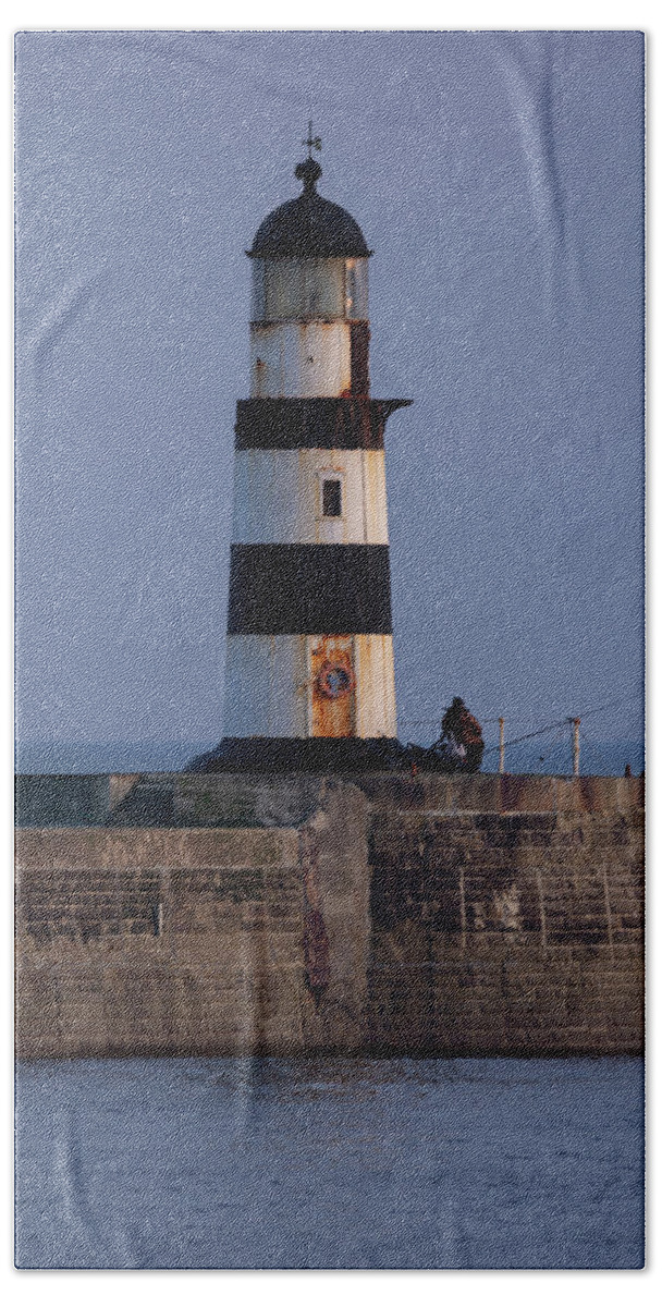 Seaham Bath Towel featuring the photograph Seaham lighthouse by Steev Stamford