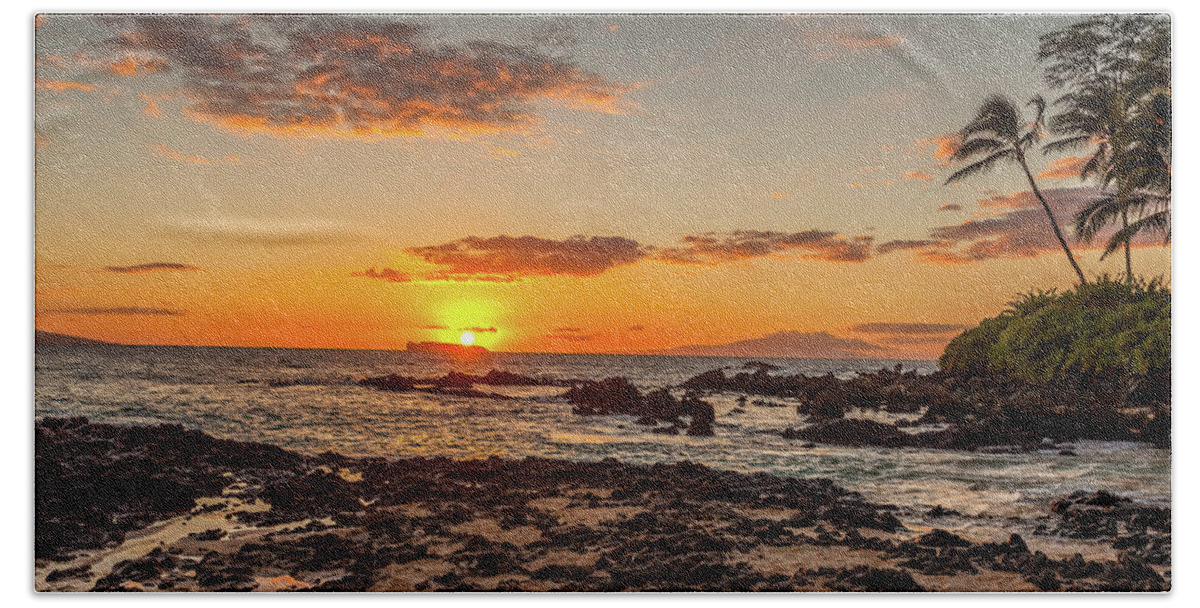 Maui Secrets Hand Towel featuring the photograph Secret Sunset by Chris Spencer
