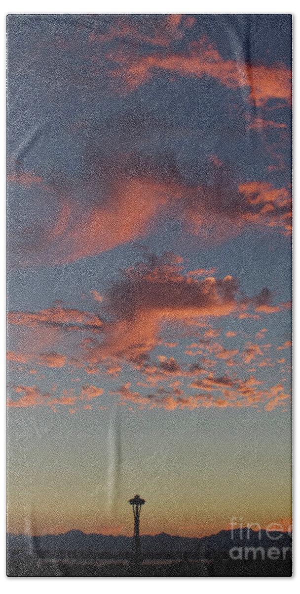 Space Needle Bath Towel featuring the photograph Space Needle and Pink Clouds by Suzanne Lorenz