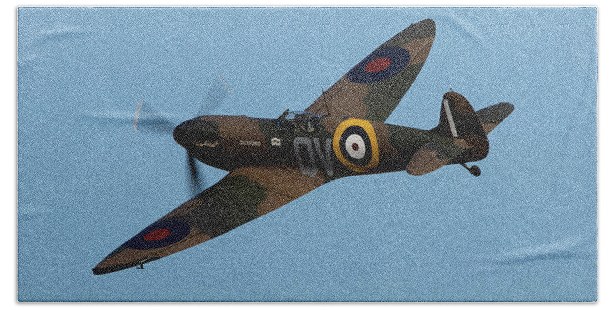 Spitfire N3200 Bath Towel featuring the photograph Spitfire N3200 by Airpower Art