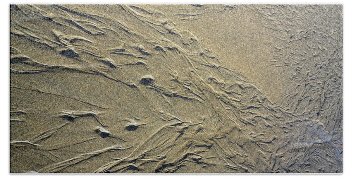 Sand Bath Towel featuring the photograph Streaming Beach Sand Ripples Abstract by Richard Brookes