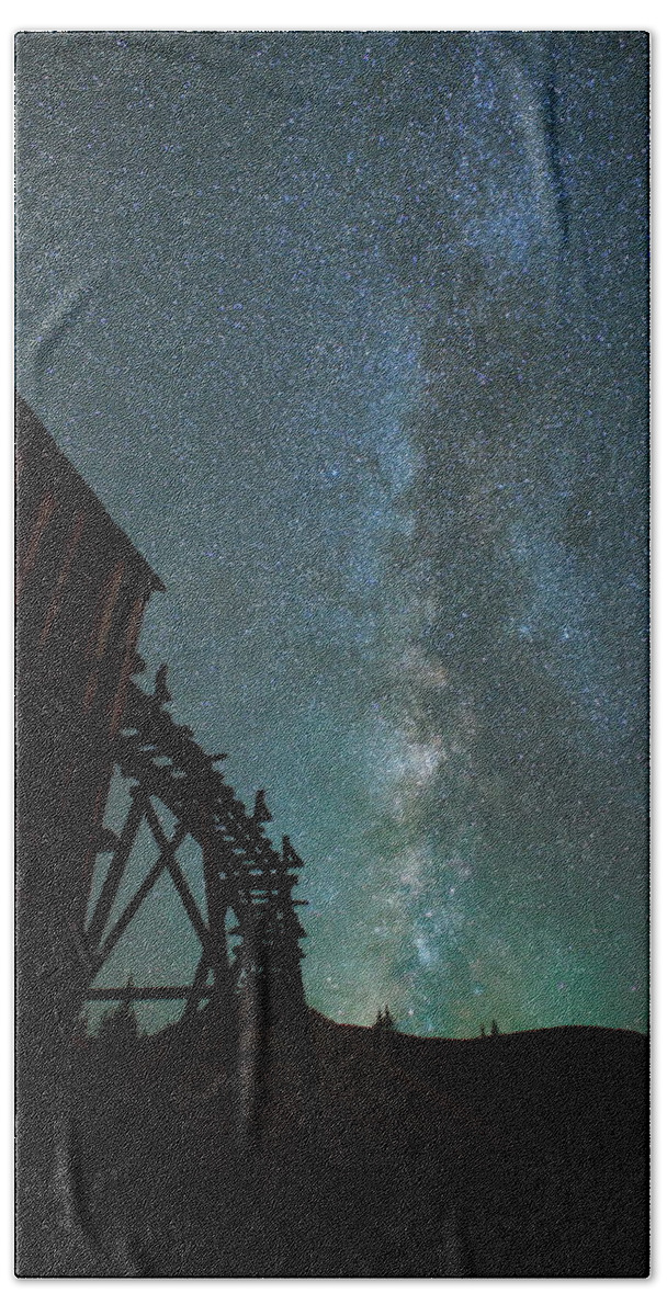 Milky Way Bath Towel featuring the photograph Stumpftown Express by Ivan Franklin
