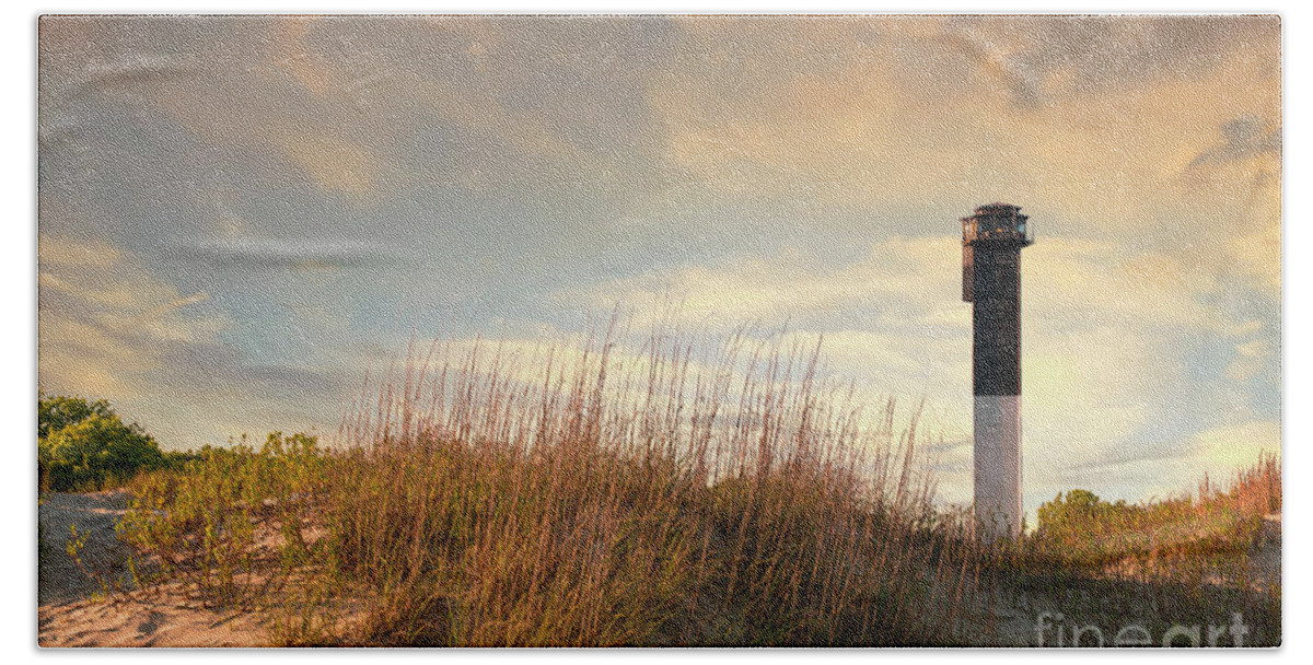 Sullivan's Island Lighthouse Bath Towel featuring the photograph Sullivan's Island Lighthouse - Charleston Historical by Dale Powell