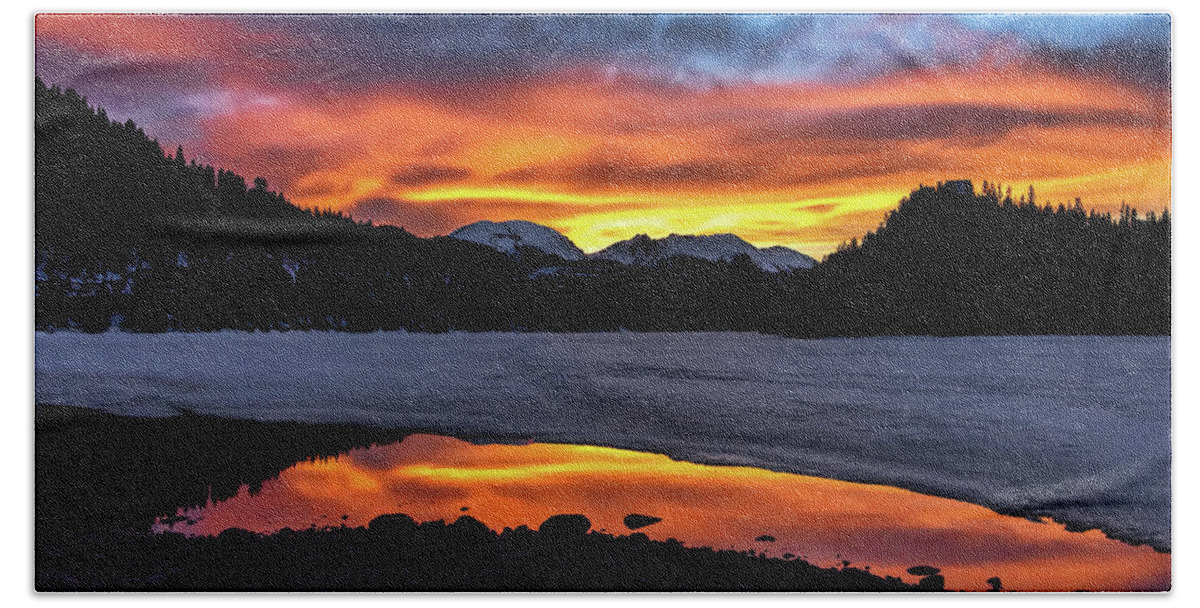 Sunset Bath Towel featuring the photograph Summit Cove Sunset Reflections by Stephen Johnson