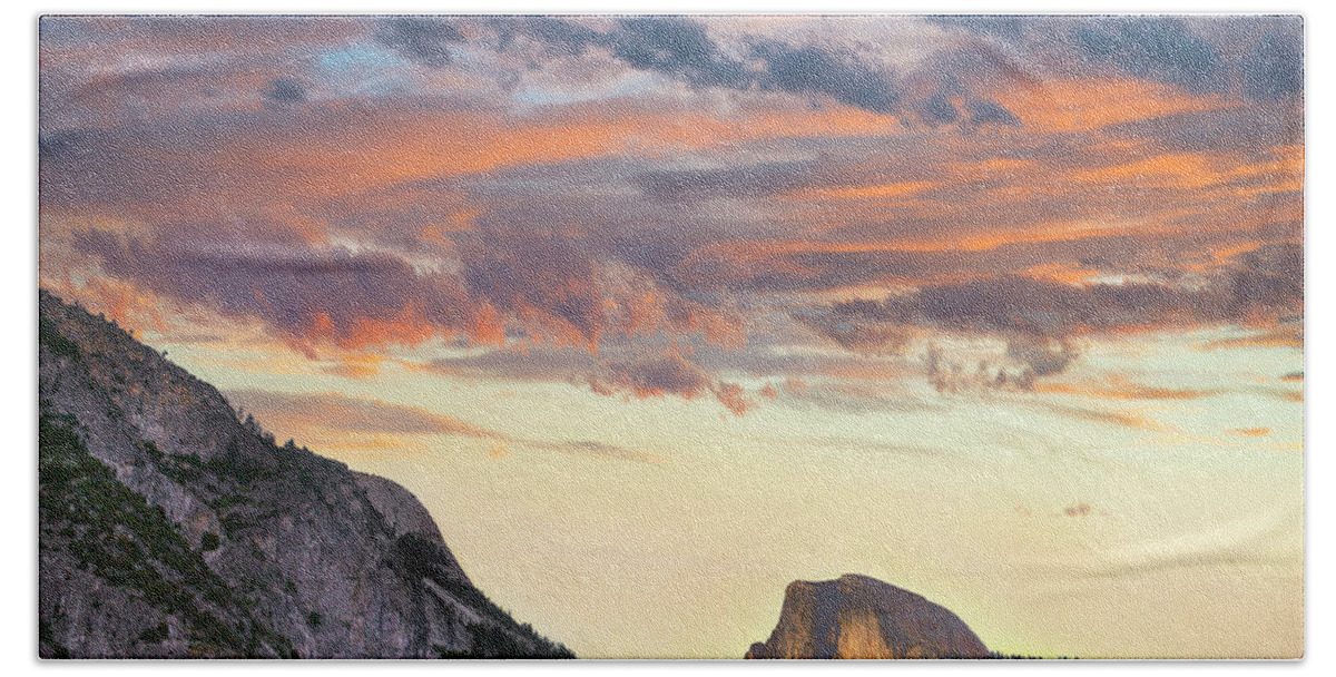 00571612 Bath Towel featuring the photograph Sunrise Over Half Dome, Yosemite Valley, Yosemite National Park, California by Tim Fitzharris