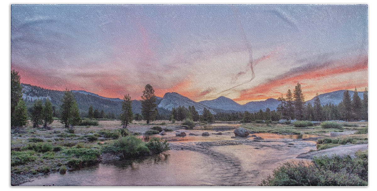 High Sierra Bath Towel featuring the photograph Sunrise, Tuolumne Meadows by Bill Roberts