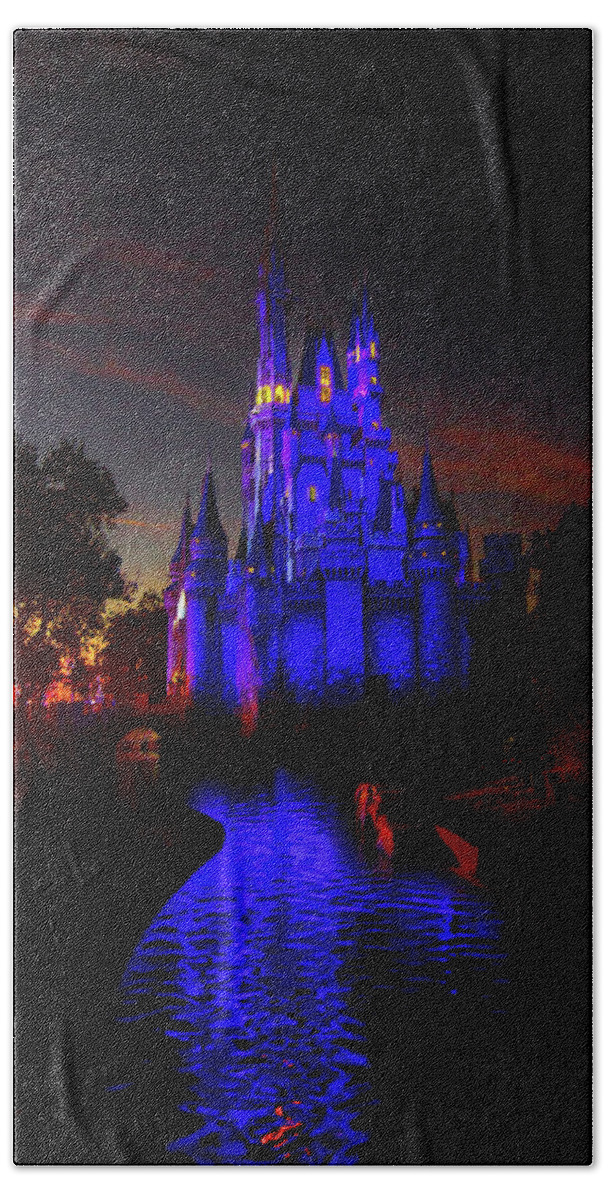 Cinderella Castle Bath Towel featuring the photograph Sunset at Cinderella Castle by Mark Andrew Thomas