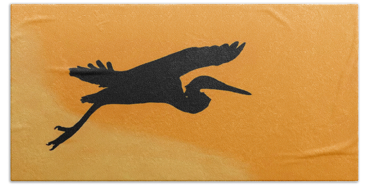 Heron Bath Towel featuring the drawing Sunset Flight by D Hackett