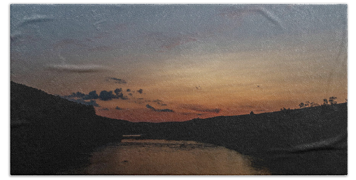Landscape Bath Towel featuring the photograph Landscape Photography - Delaware River by Amelia Pearn