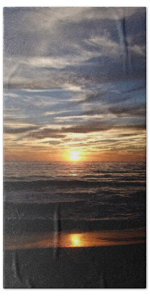 Sunset Over The Ocean Bath Towel featuring the photograph Sunset Over The Ocean by Kathy Ozzard Chism