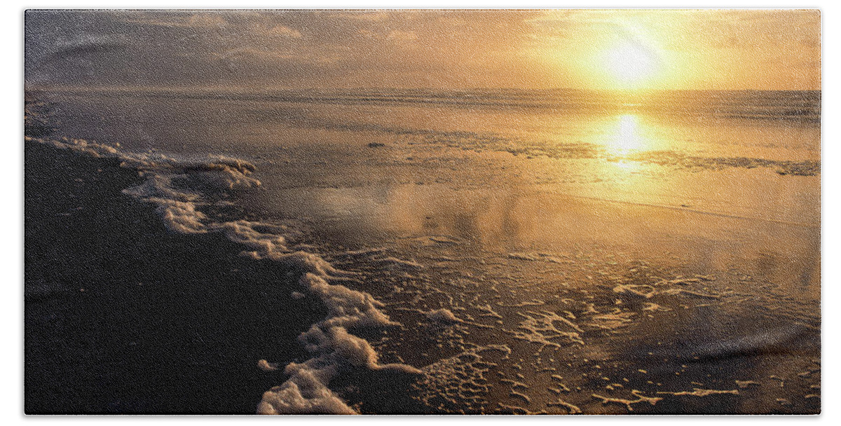 Beach Bath Towel featuring the photograph Sunset Umpqua Beach by Robert Potts