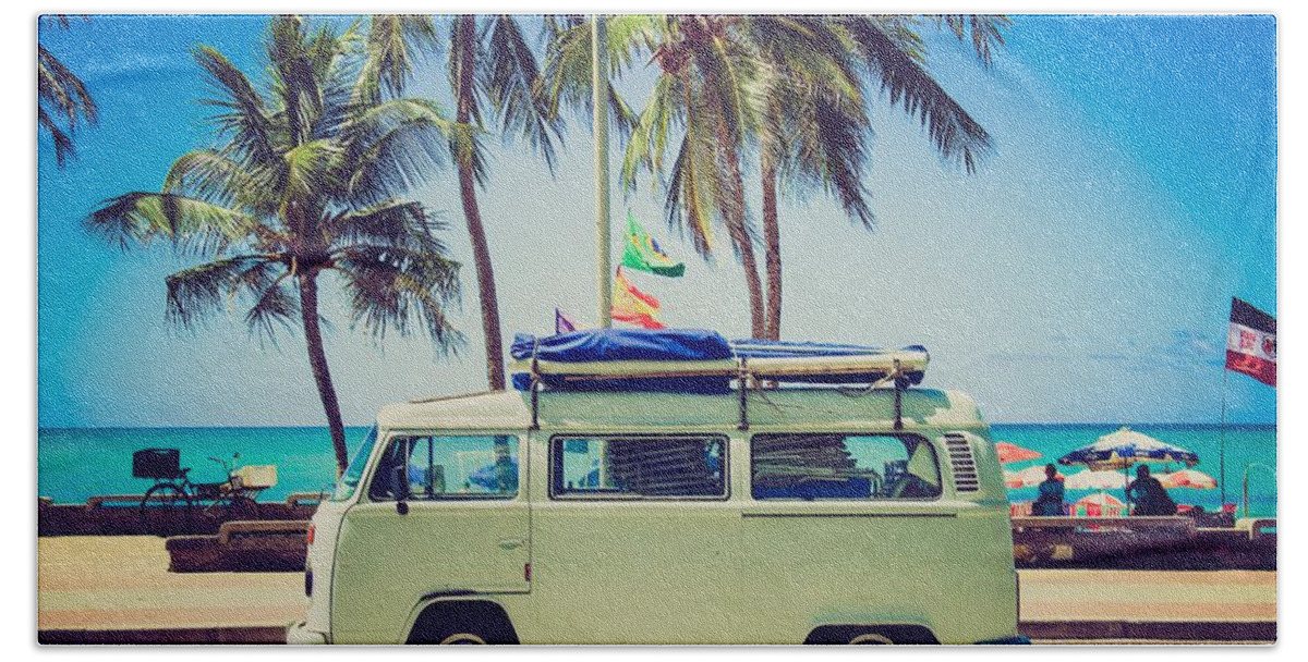 Photo Bath Towel featuring the photograph Surfer van by Top Wallpapers
