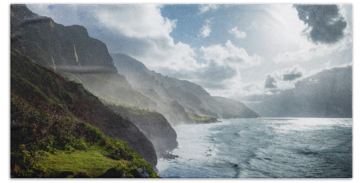 Kauai Bath Towel featuring the photograph The Cliffs of Kalalau by Tim Newton