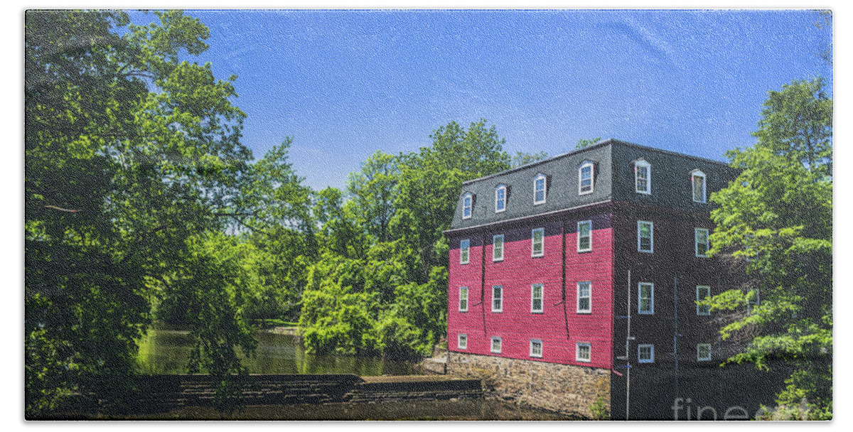 Kingston Bath Towel featuring the photograph The Kingston Mill House by Colleen Kammerer