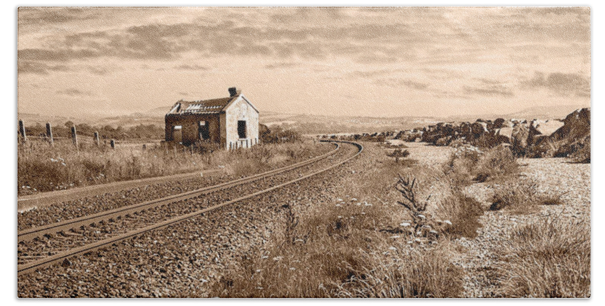 New Castle Hand Towel featuring the photograph Railroad To New Castle by Randall Dill