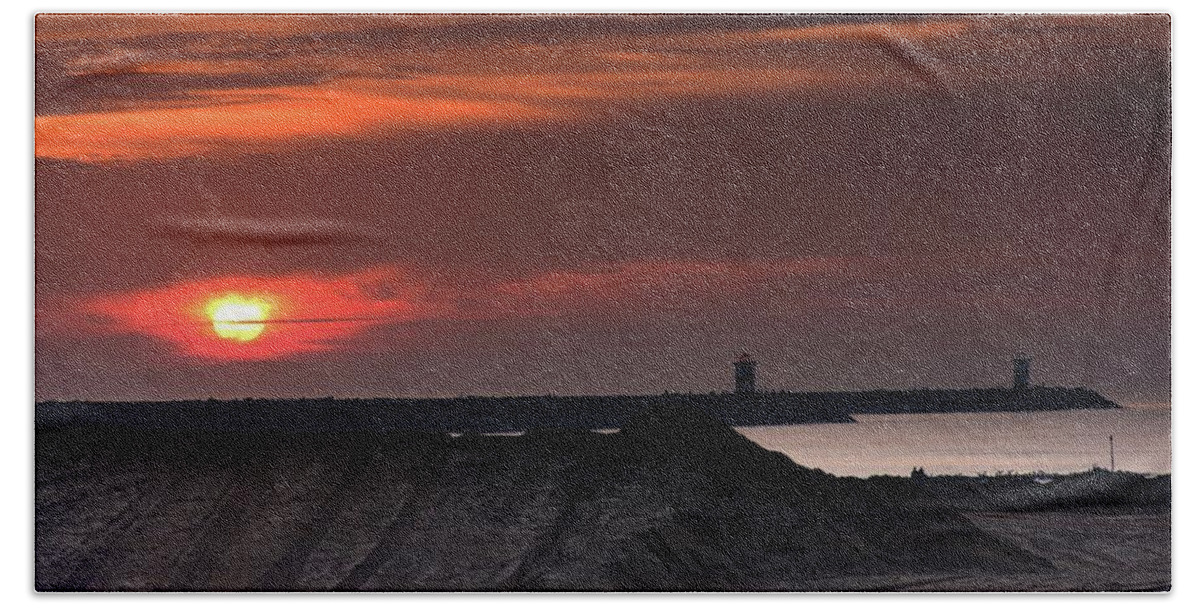 Hague Hand Towel featuring the photograph The Sunset over the Hague by Robert Grac