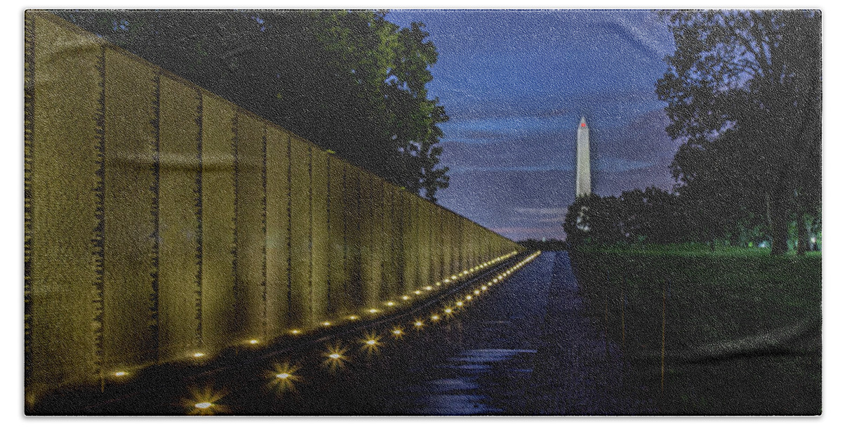 Dawn Bath Towel featuring the photograph The Wall at Dawn by Rod Best