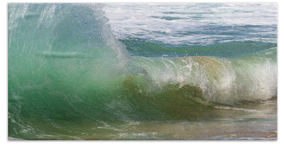 Oahu Hand Towel featuring the photograph The Wave by Anthony Jones