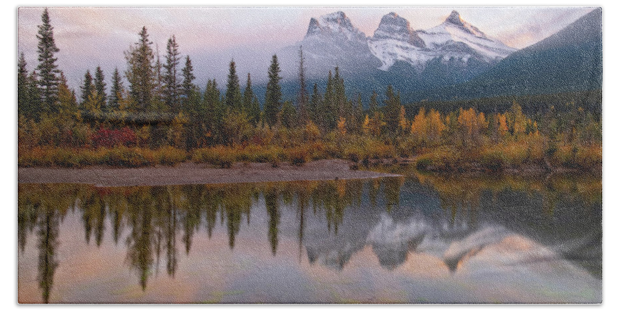 Canada Bath Towel featuring the photograph Three Sisters Autumn Sunset by Catherine Reading
