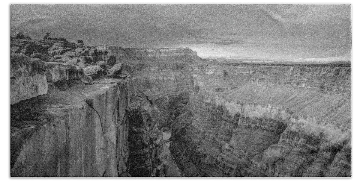 Disk1216 Bath Towel featuring the photograph Toroweap Overlook, Grand Canyon by Tim Fitzharris