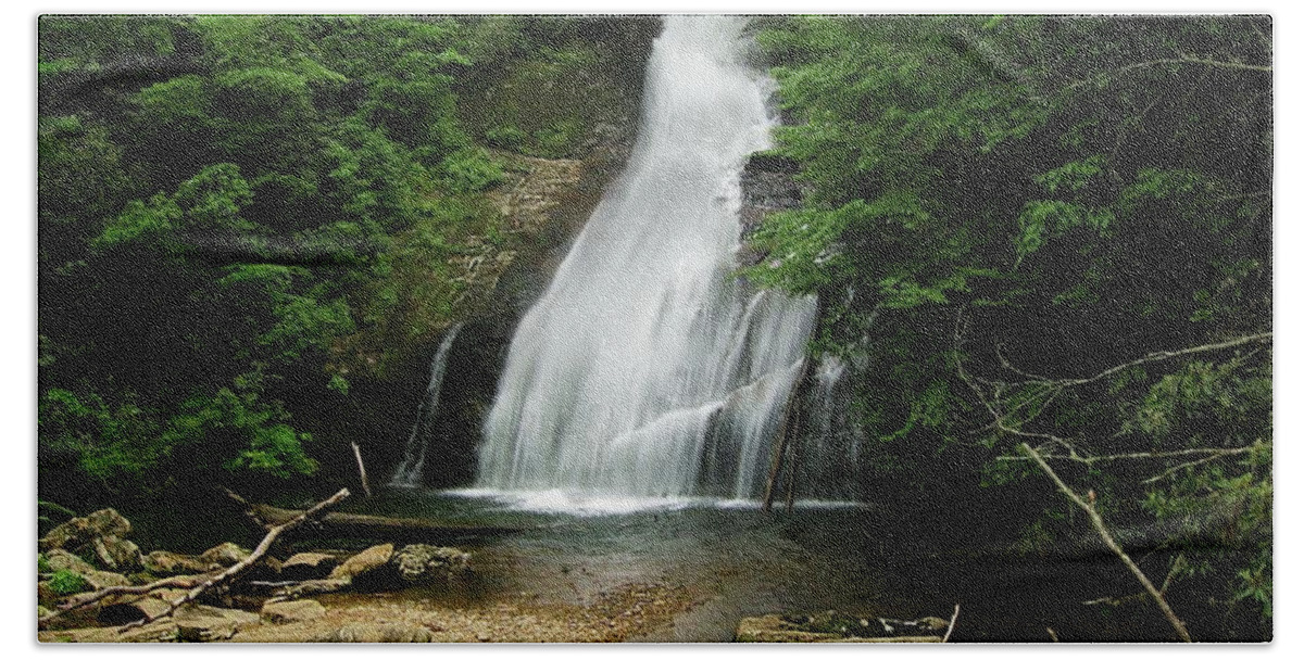 Helton Creek Falls Bath Towel featuring the photograph Upper Helton Creek Falls by Joe Duket