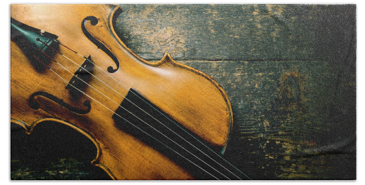 Violin Bath Towel featuring the photograph Violin on textured background by Jelena Jovanovic