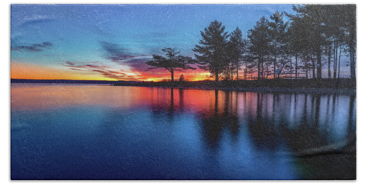 Landscape Bath Towel featuring the photograph Wading for Sunrise by Joe Holley