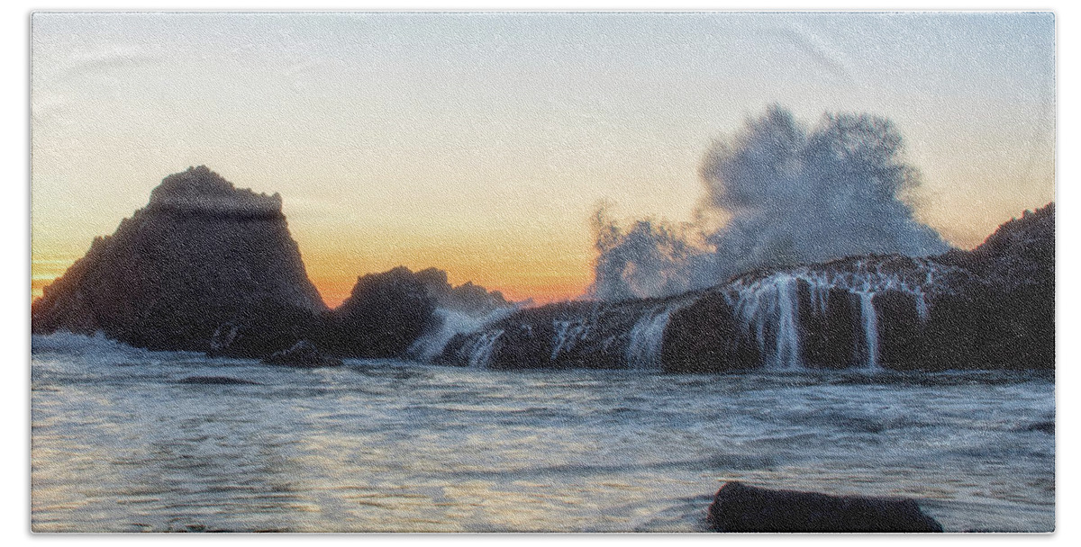 Oregon Coast Bath Towel featuring the photograph Wave Burst by Russell Pugh