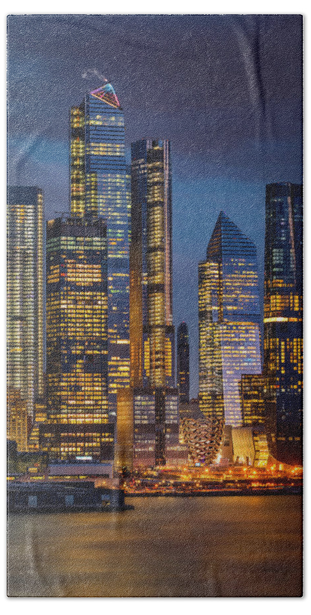 Hudson Yards Bath Towel featuring the photograph Welcome to NYC Hudson Yards by Susan Candelario