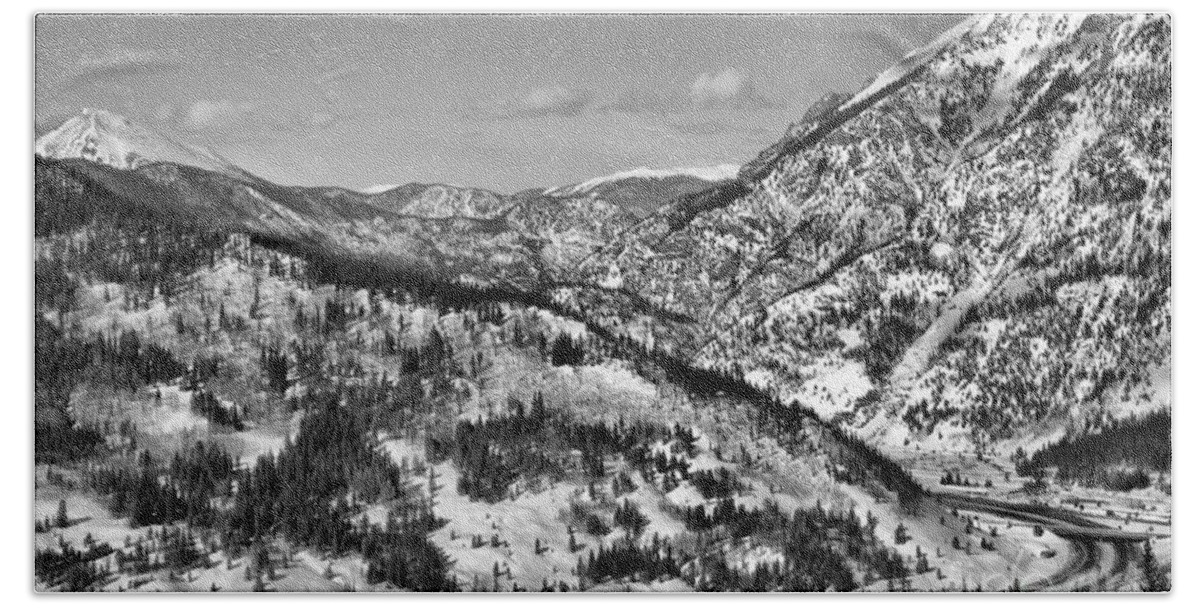 Copper Mountain Bath Towel featuring the photograph Wheeler Junction Overlook Black And White by Adam Jewell