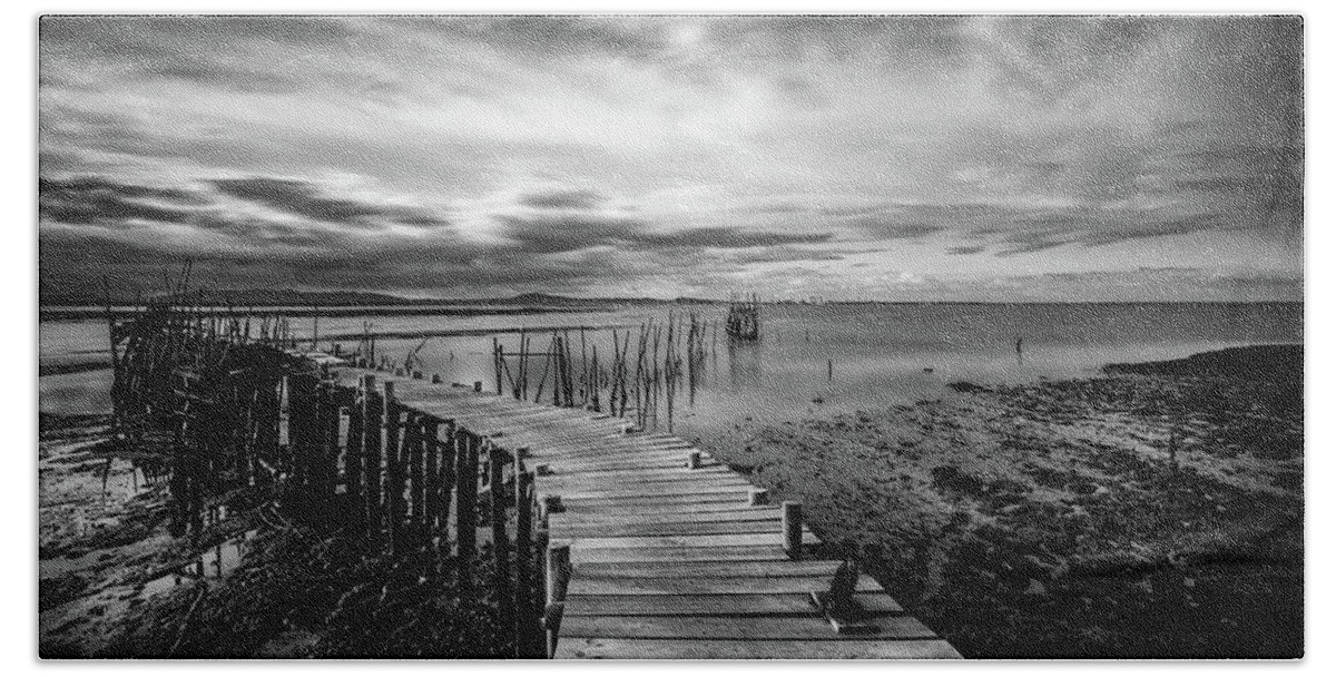 Seascapes Bath Towel featuring the photograph Wooden fishing Piers by Michalakis Ppalis