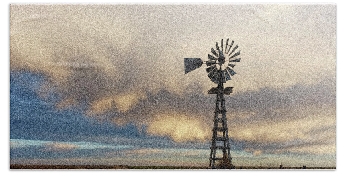 Kansas Bath Towel featuring the photograph Wooden Windmill 02 by Rob Graham